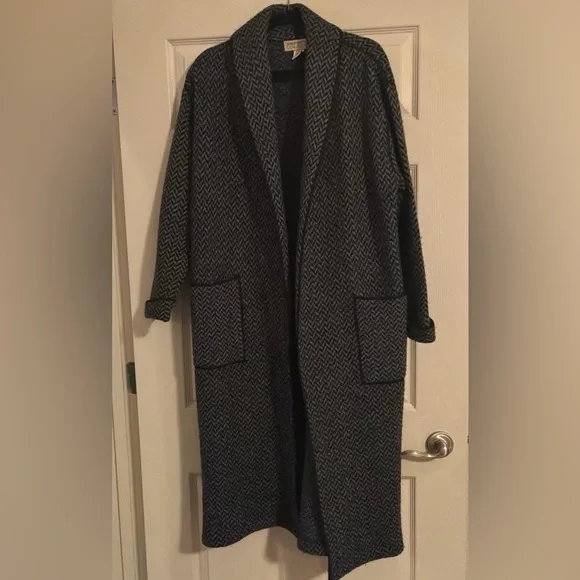 Vintage Jones New York Country Gray and Black Chevron Wool Sweater Coat - Picture 1 of 3